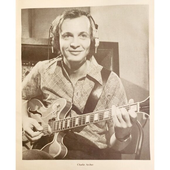 1975 Conway Twitty SIGNED Tour Booklet Mickey Gilley 4 Autographs w/ Poster DWR5 - Picture 8 of 9